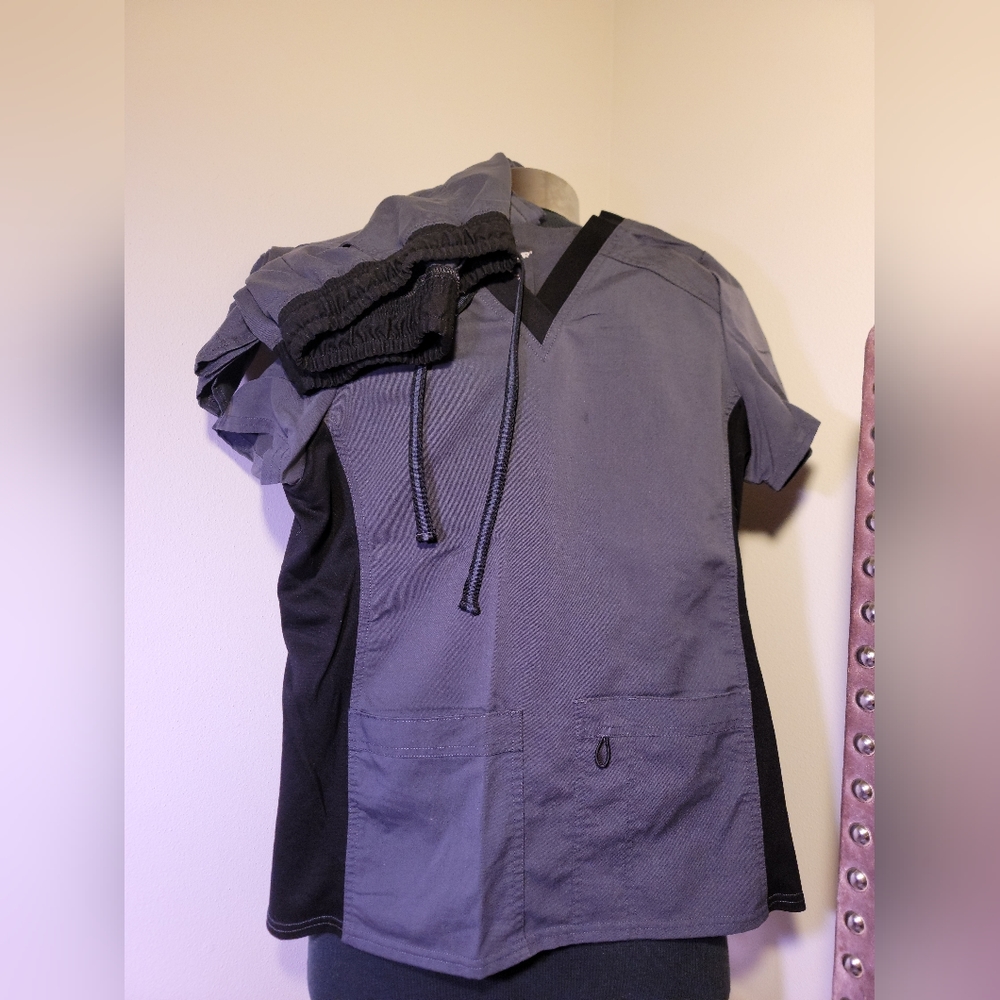 Scrub Set - Picture 1 of 4